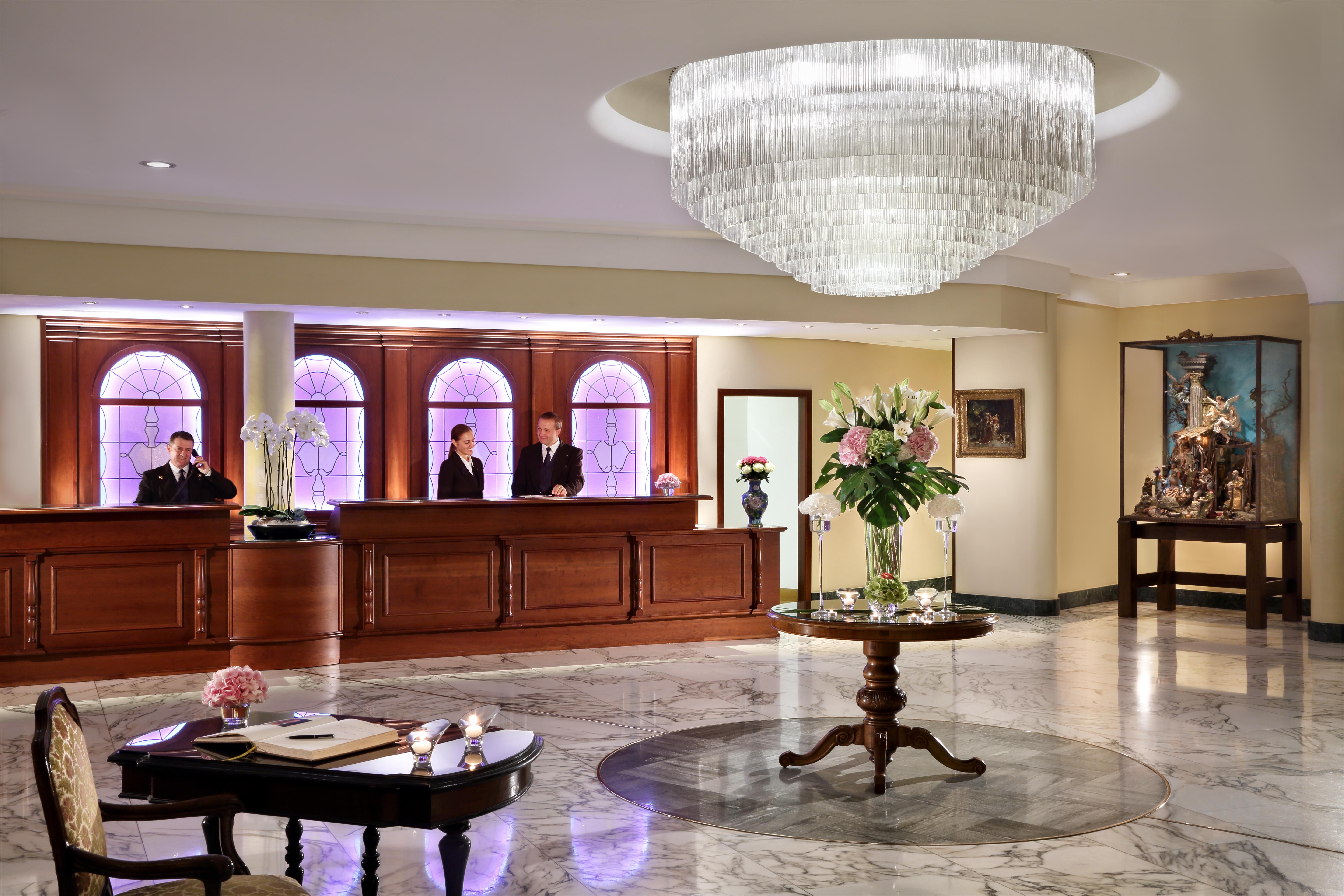 Hotel Splendide Royal Lugano Buitenkant foto The lobby of the hotel
