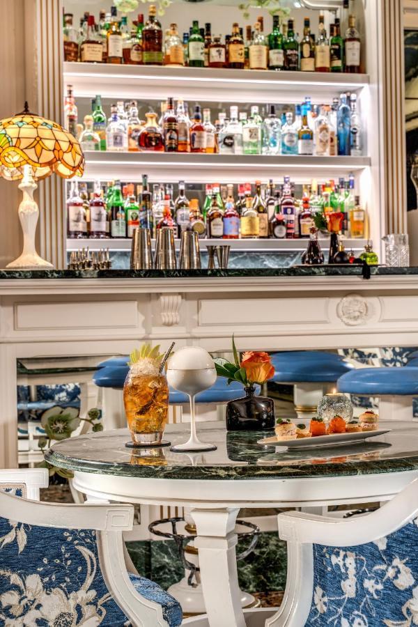 Hotel Splendide Royal Lugano Buitenkant foto The bar at the Savoy
