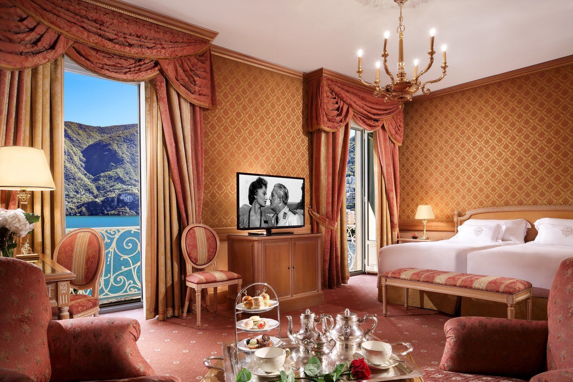 Hotel Splendide Royal Lugano Buitenkant foto A suite at the hotel