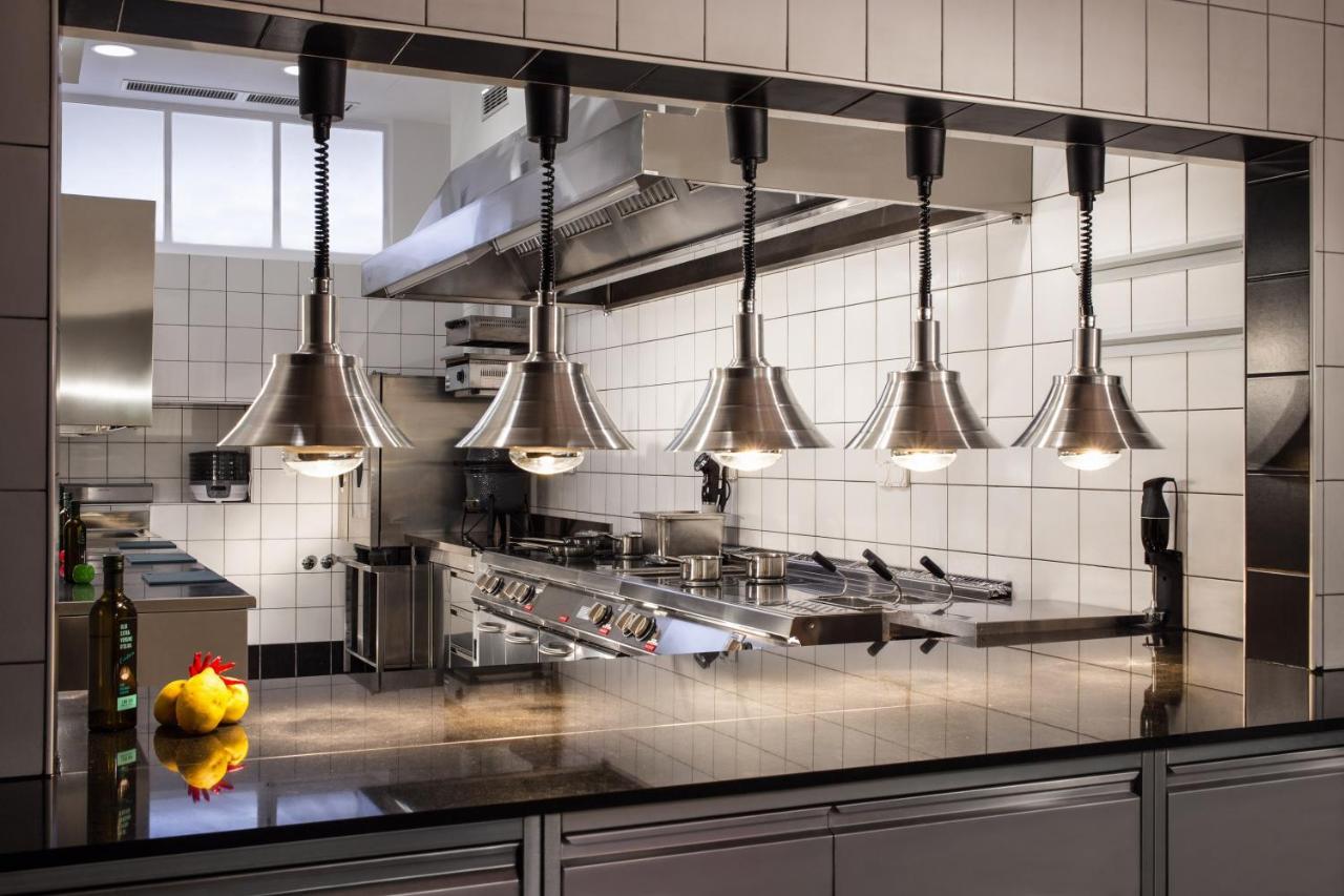 Hotel Splendide Royal Lugano Buitenkant foto A commercial kitchen